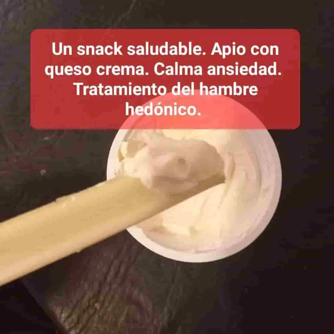 imagen de snack de apio con queso crema