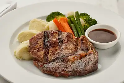 plato de carne con verduras