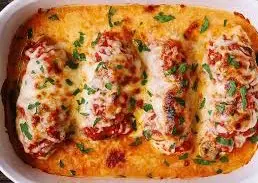 plato de pollo con tomate y queso